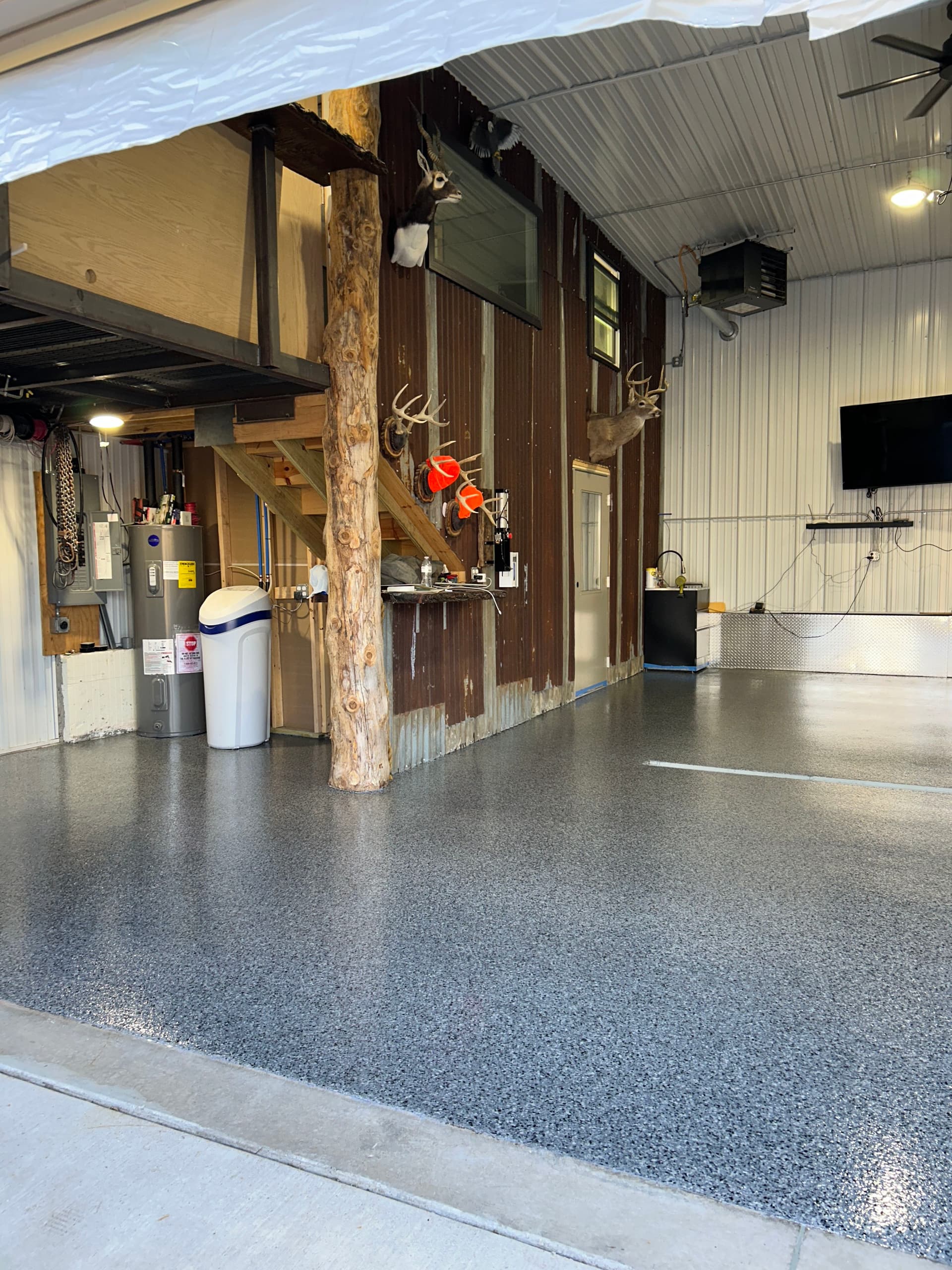 Gallery photos for Full flake polyaspartic garage floor in the "nightfall" colorway: Image #3