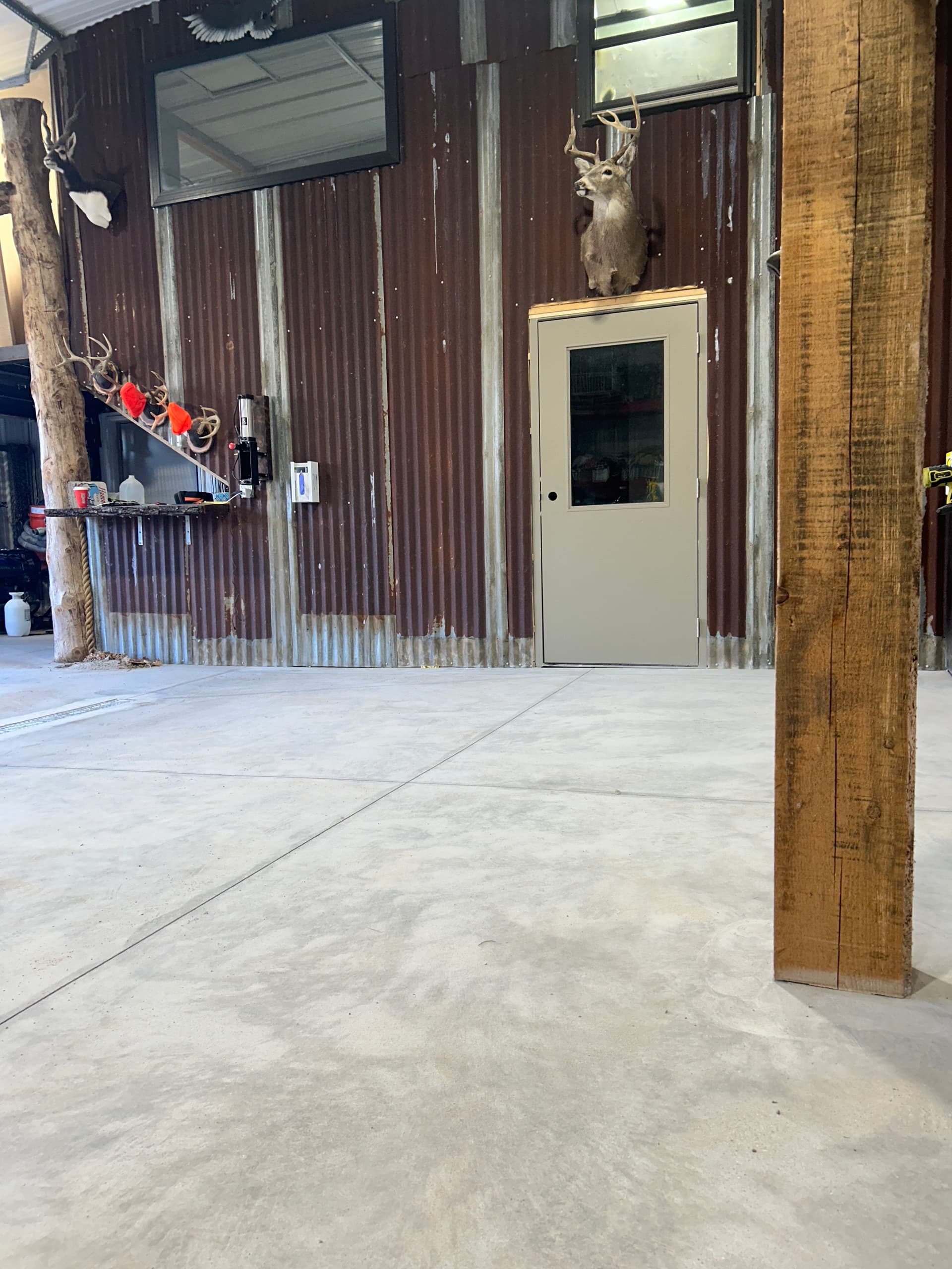 Gallery photos for Full flake polyaspartic garage floor in the "nightfall" colorway: Image #2
