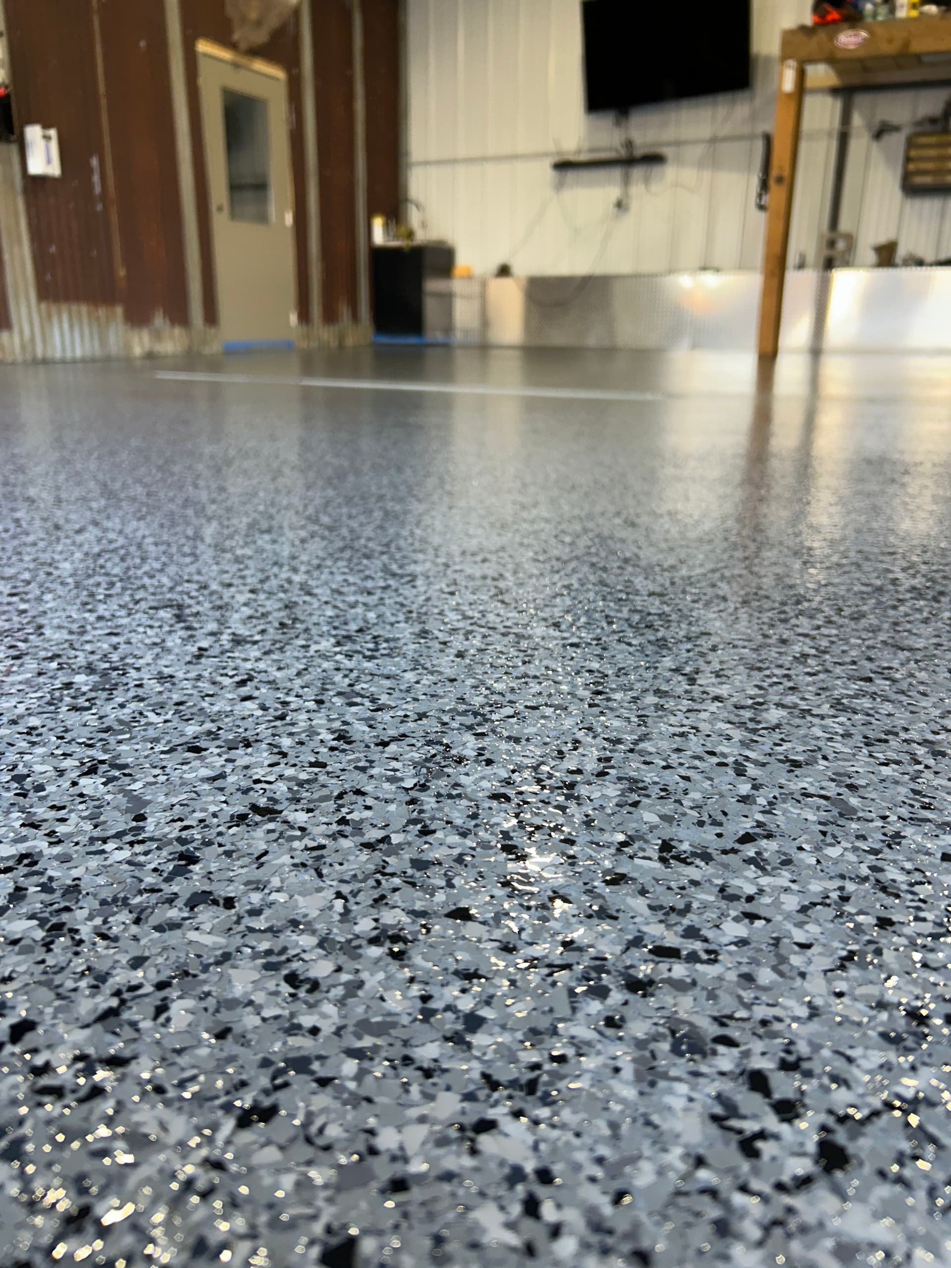 Gallery photos for Full flake polyaspartic garage floor in the "nightfall" colorway: Image #4
