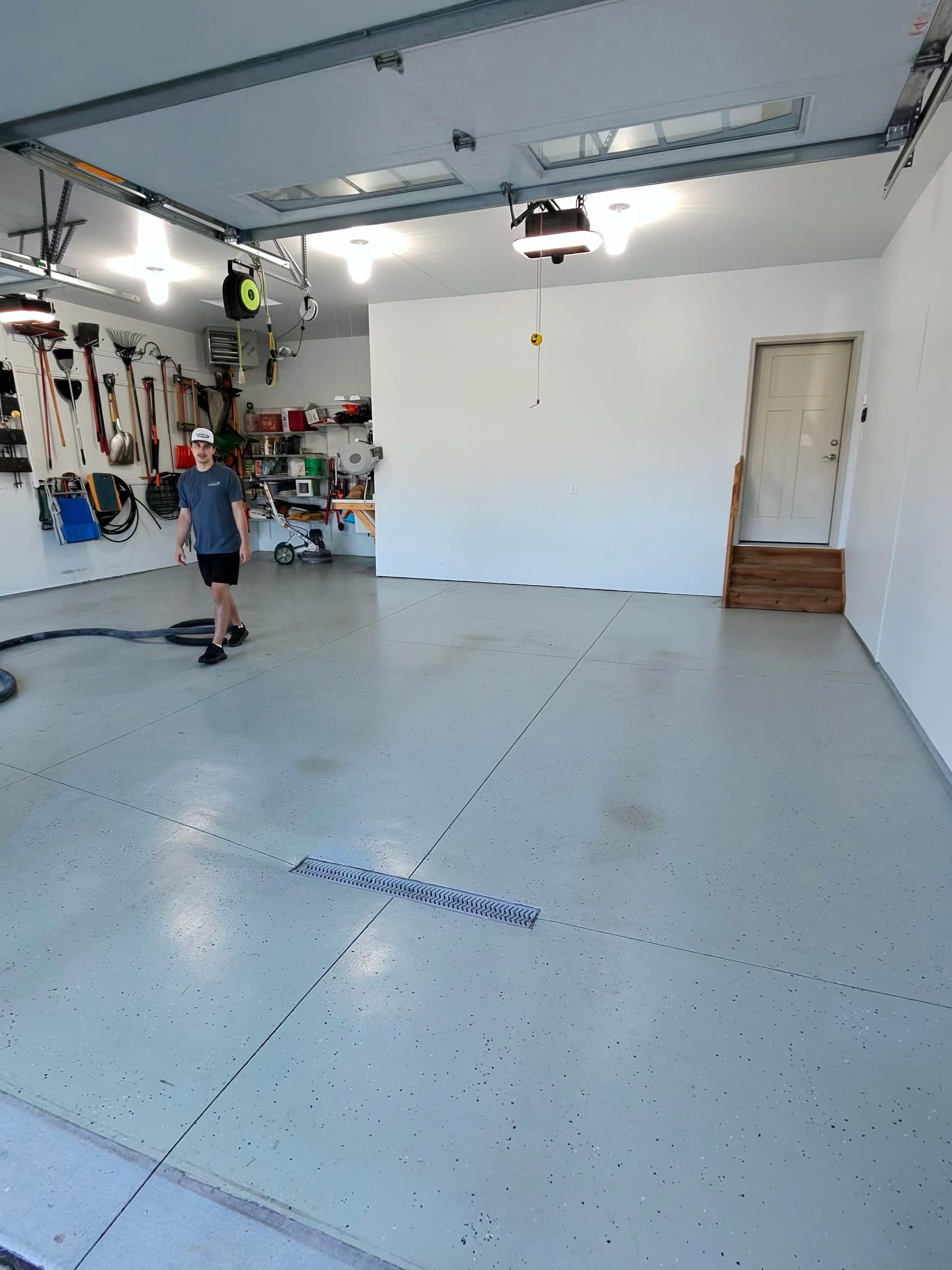 Gallery photos for Lake Elmo Garage Floor Gets a Full Flake Coating Upgrade: Image #2