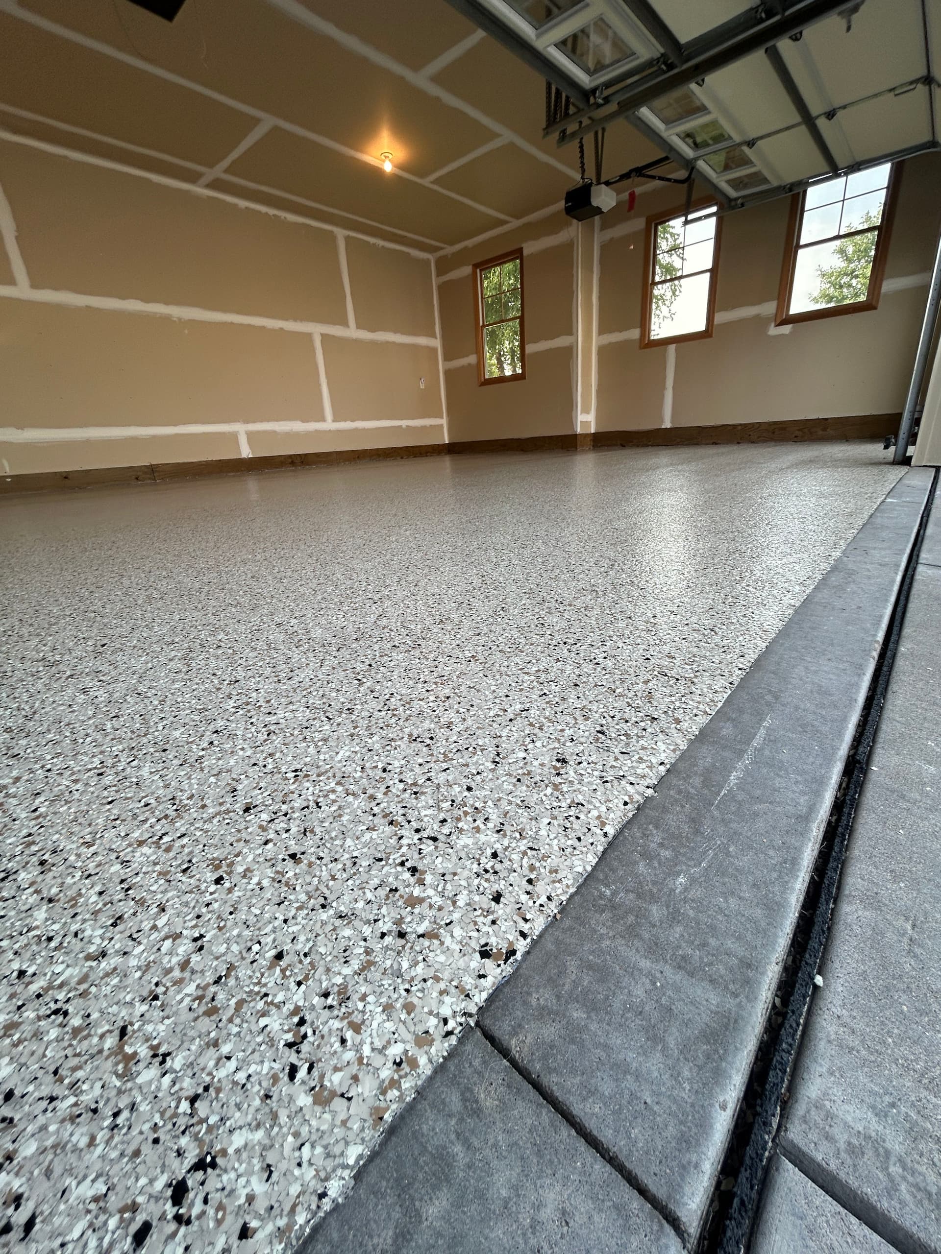 Gallery photos for Desert Flake Epoxy Finish on a Spacious Garage Floor: Image #2